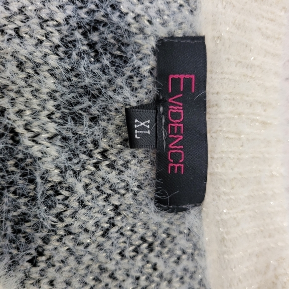 Soft Knit Southwest Cardigan Vest SZ XL Sleeveless Aztec Black and Cream - Picture 8 of 9